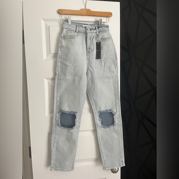 Legend MOM JEANS KNEE RIPPED - BLEACH WASH - Picture 2 of 7